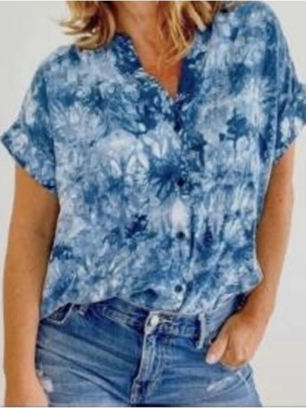 cloth & stone Blue Tie-Dye Short Sleeve Button Front Blouse